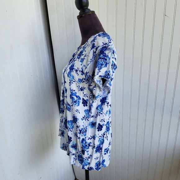 Papermoon Woman’s Blouse Blue White Rose Floral Short Sleeve Rayon Tie Sz M - Picture 3 of 11